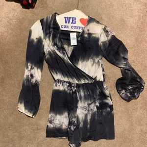 XS long sleeve tie dye romper